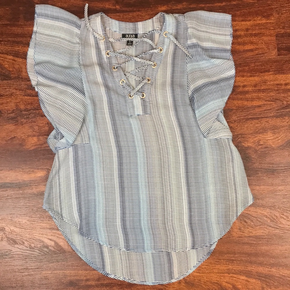 Flutter sleeve lace up top